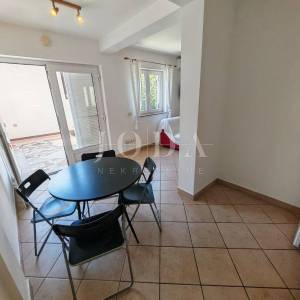 Crikvenica stan u centru sa okucnicom