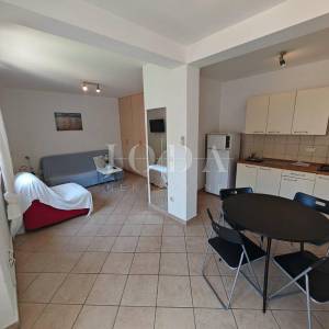 Crikvenica stan u centru sa okucnicom