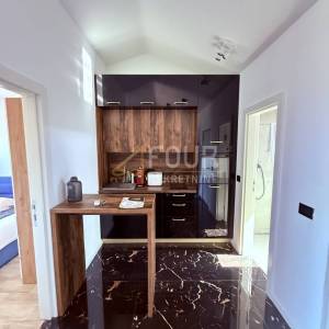 Crikvenica, višeetažni stan, 161m2 - 4 stambene jedinice