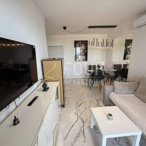 Crikvenica, višeetažni stan, 161m2 - 4 stambene jedinice