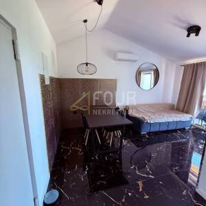 Crikvenica, višeetažni stan, 161m2 - 4 stambene jedinice