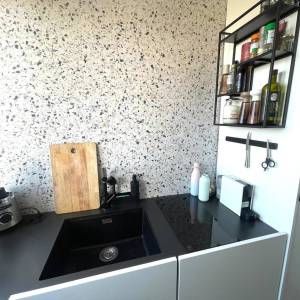 Črnomerec, adaptiran 1-sobni stan 33m2 s terasom, odlična lokacija