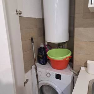 Donji grad, 2-sobni stan 25m2 u prizemlju zgrade, terasa na korištenje