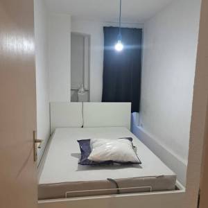 Donji grad, 2-sobni stan 25m2 u prizemlju zgrade, terasa na korištenje