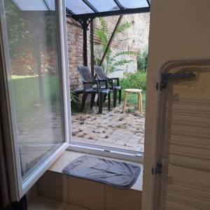 Donji grad, 2-sobni stan 25m2 u prizemlju zgrade, terasa na korištenje