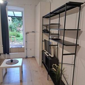 Donji grad, 2-sobni stan 25m2 u prizemlju zgrade, terasa na korištenje