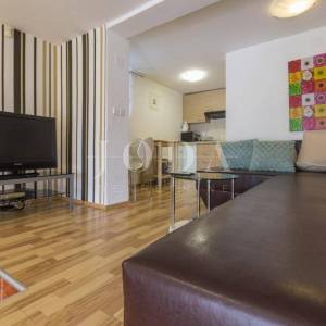 Dramalj-kuca sa 7 apartmana