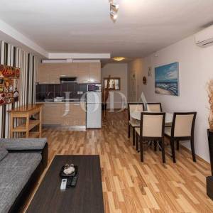 Dramalj-kuca sa 7 apartmana