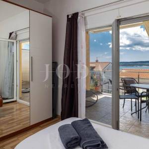 Dramalj-kuca sa 7 apartmana