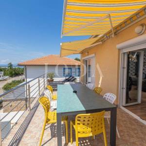 Dramalj-kuca sa 7 apartmana