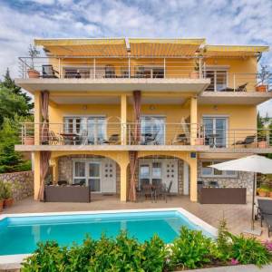 Dramalj-kuca sa 7 apartmana