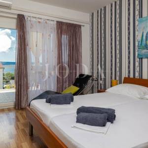 Dramalj-kuca sa 7 apartmana