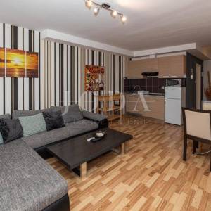 Dramalj-kuca sa 7 apartmana