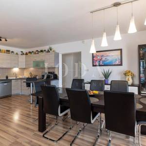 Dramalj-kuca sa 7 apartmana