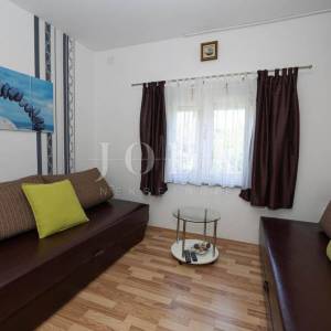 Dramalj-kuca sa 7 apartmana