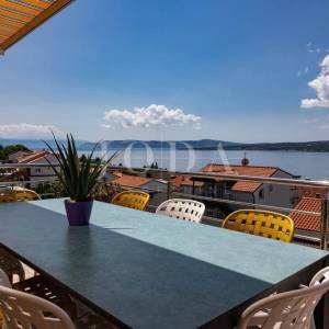 Dramalj-kuca sa 7 apartmana