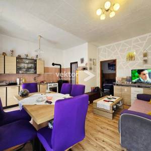 Drivenik – kamena dvojna kuća u centru s velikim potencijalom