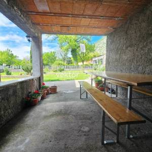 Drivenik – kamena dvojna kuća u centru s velikim potencijalom