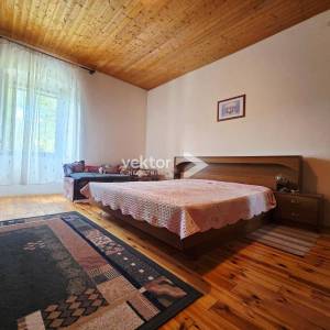 Drivenik – kamena dvojna kuća u centru s velikim potencijalom