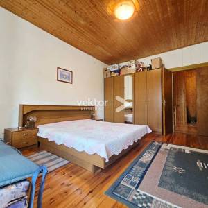 Drivenik – kamena dvojna kuća u centru s velikim potencijalom