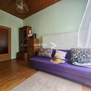 Drivenik – kamena dvojna kuća u centru s velikim potencijalom