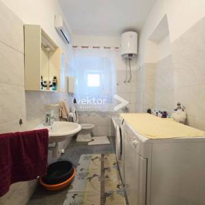 Drivenik – kamena dvojna kuća u centru s velikim potencijalom