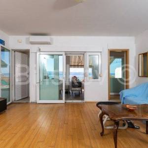 Dugi Rat, Jesenice, prodaja stan 80 m2 + terasa 24 m2