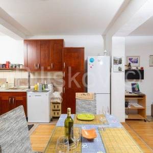 Dugi Rat, Jesenice, prodaja stan 80 m2 + terasa 24 m2