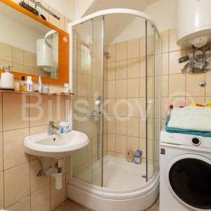 Dugi Rat, Jesenice, prodaja stan 80 m2 + terasa 24 m2