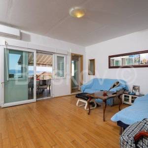Dugi Rat, Jesenice, prodaja stan 80 m2 + terasa 24 m2