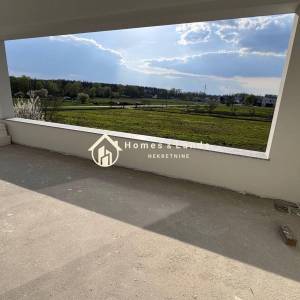 Dugo selo,4-soban stan(S1)140m2 s  prostranim vrtom s 3 strane + 2 PM