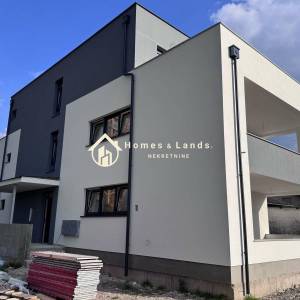 Dugo selo,4-soban stan(S1)140m2 s  prostranim vrtom s 3 strane + 2 PM