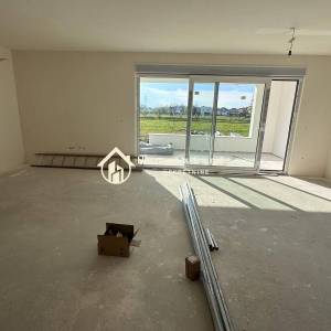 Dugo selo,4-soban stan(S1)140m2 s  prostranim vrtom s 3 strane + 2 PM