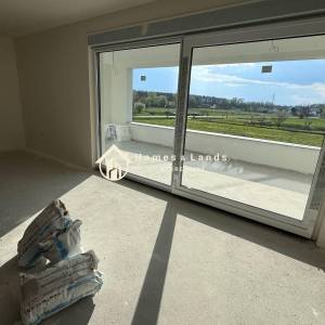 Dugo selo,4-soban stan(S1)140m2 s  prostranim vrtom s 3 strane + 2 PM
