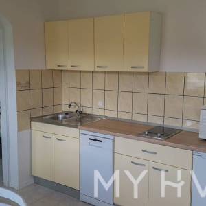 Dva apartmana na prvom katu u Jelsi