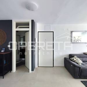 Dvosoban stan 76 m2 na odličnoj lokaciji - Zadar, Voštarnica, 500 m do gradskog 