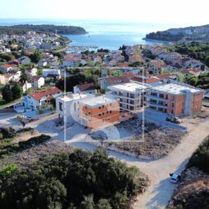 Dvosoban stan, novogradnja, Pješčana uvala - prizemlje s dvorištem