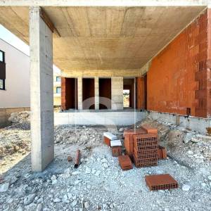 Dvosoban stan, novogradnja, Pješčana uvala - prizemlje s dvorištem