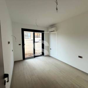 Dvosoban stan, novogradnja, Pješčana uvala - 400m od plaže