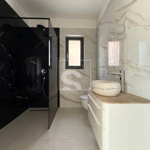 Dvosoban stan, novogradnja, Pješčana uvala - 400m od plaže