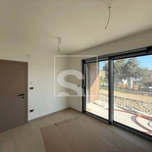 Dvosoban stan, novogradnja, Pješčana uvala - 400m od plaže