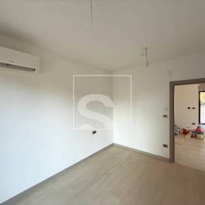 Dvosoban stan, novogradnja, Pješčana uvala - 400m od plaže