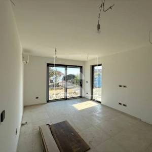 Dvosoban stan, novogradnja, Pješčana uvala - 400m od plaže