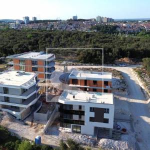 Dvosoban stan, novogradnja, Pješčana uvala - 400m od plaže