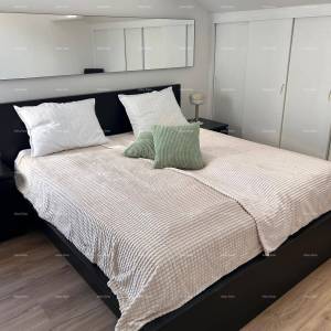 Dvosoban stan s pogledom odmah do mora