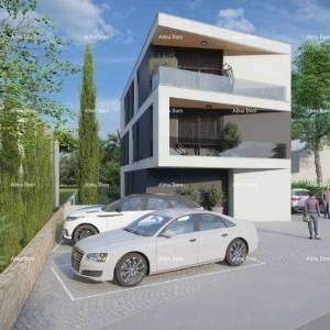 Dvosoban stan s velikim vrtom 100 metara do rive.