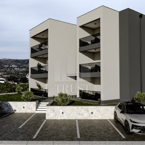 Dvosoban stan s vrtom i pogledom na more u Rogoznici