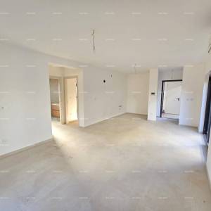 Dvosoban stan s vrtom u blizini mora. MEDULIN.