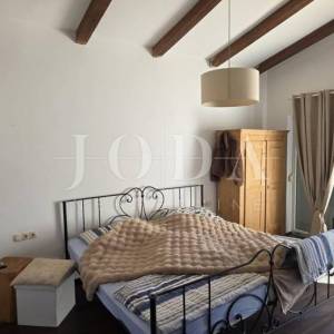 Ekskluzivna kuća u Jadranovu s bazenom, pogledom na more i velikom parcelom