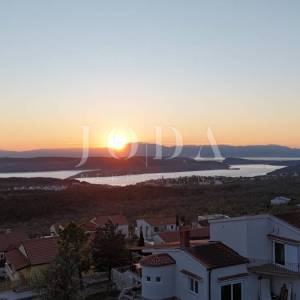 Ekskluzivna kuća u Jadranovu s bazenom, pogledom na more i velikom parcelom